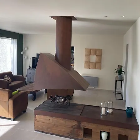 Villa Modern With Pool In