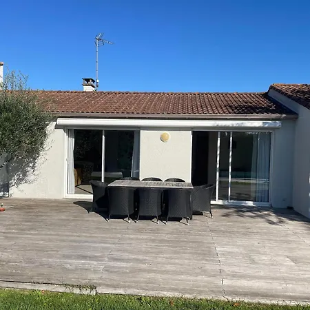 Modern With Pool In Villa Brives-sur-Charente