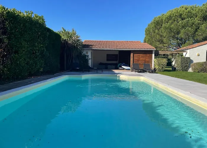 Modern With Pool In *