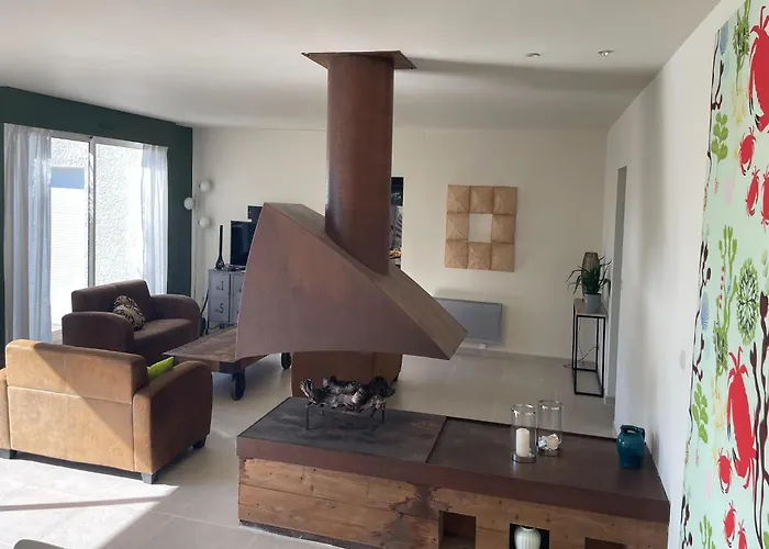 Villa Modern With Pool In