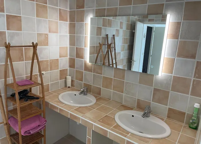 Villa Modern With Pool In *