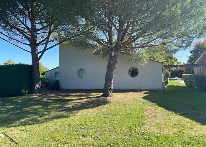 Modern With Pool In Villa Brives-sur-Charente